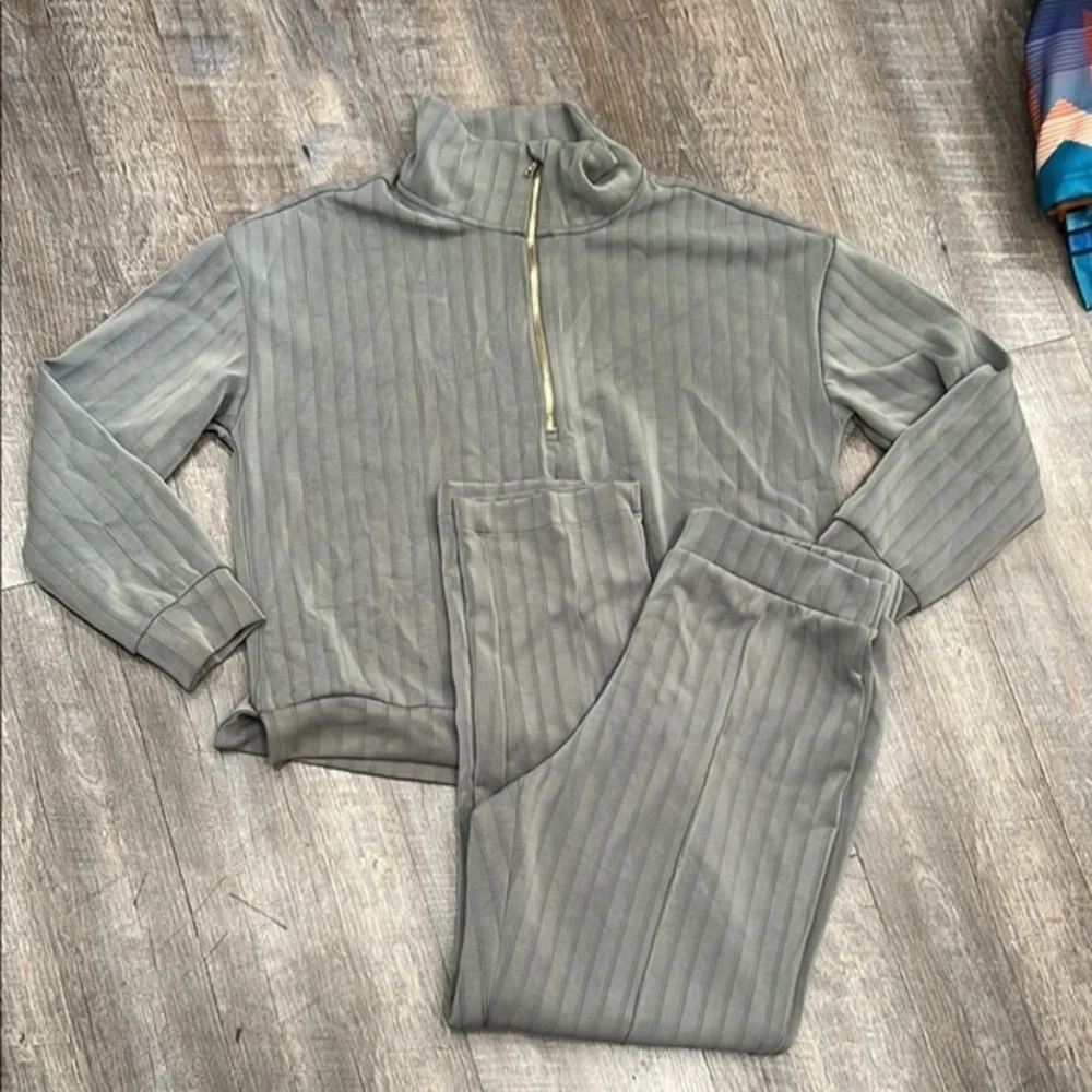 Elie Tahari Gray Cowl Neck Sweater and matching pants Set gray green size Large